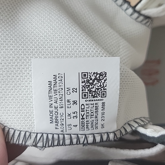 Converse high top Brand new platform in the box no lid. - Picture 13 of 16